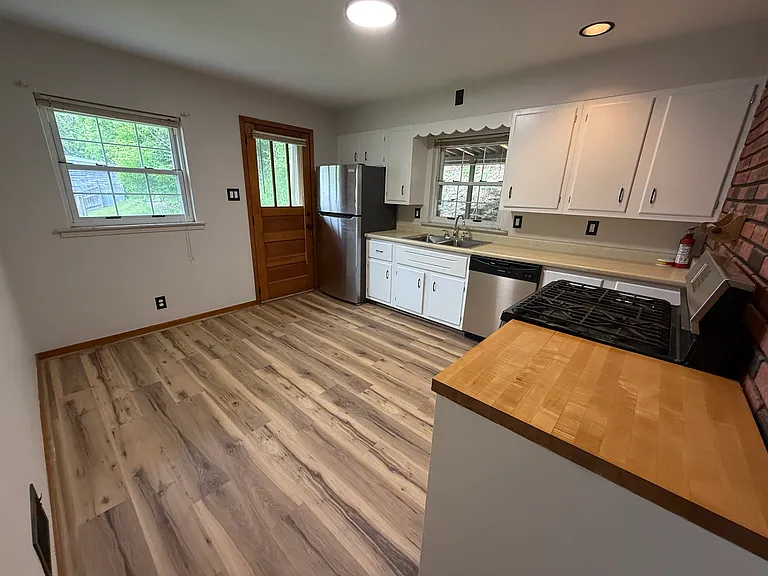 3111 Auberle St — Photo 2