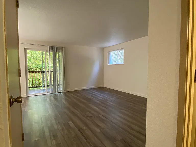 Canyon Ridge Apartments — Photo 9
