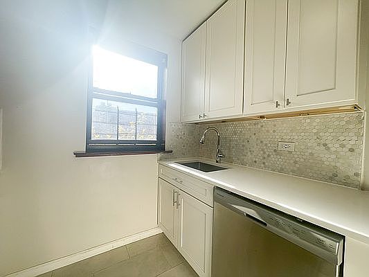 4th image of 87-10 34th Ave #3L