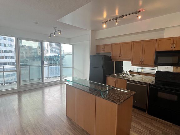 2nd image of 220 Victoria St Unit 1308