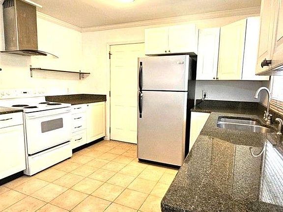 5th image of 2833 Rockcliff Rd SE