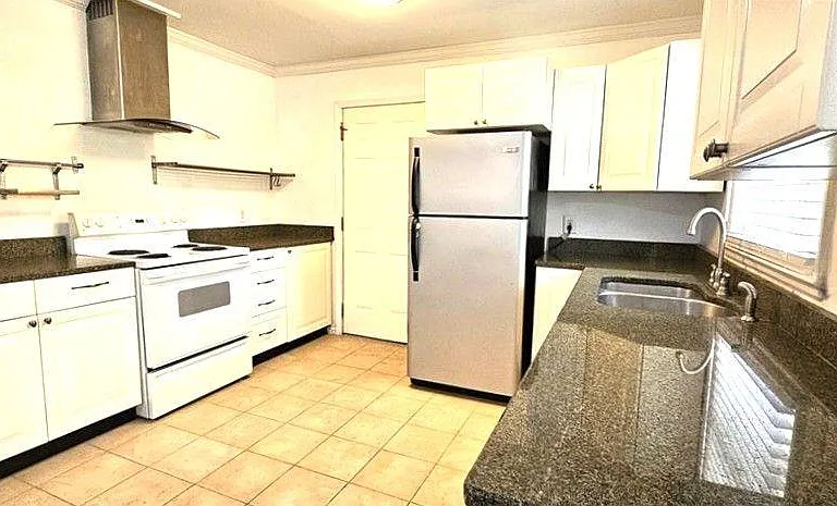 2833 Rockcliff Rd SE — Photo 5