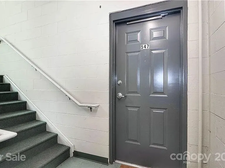 547 Donatello Ave — Photo 15