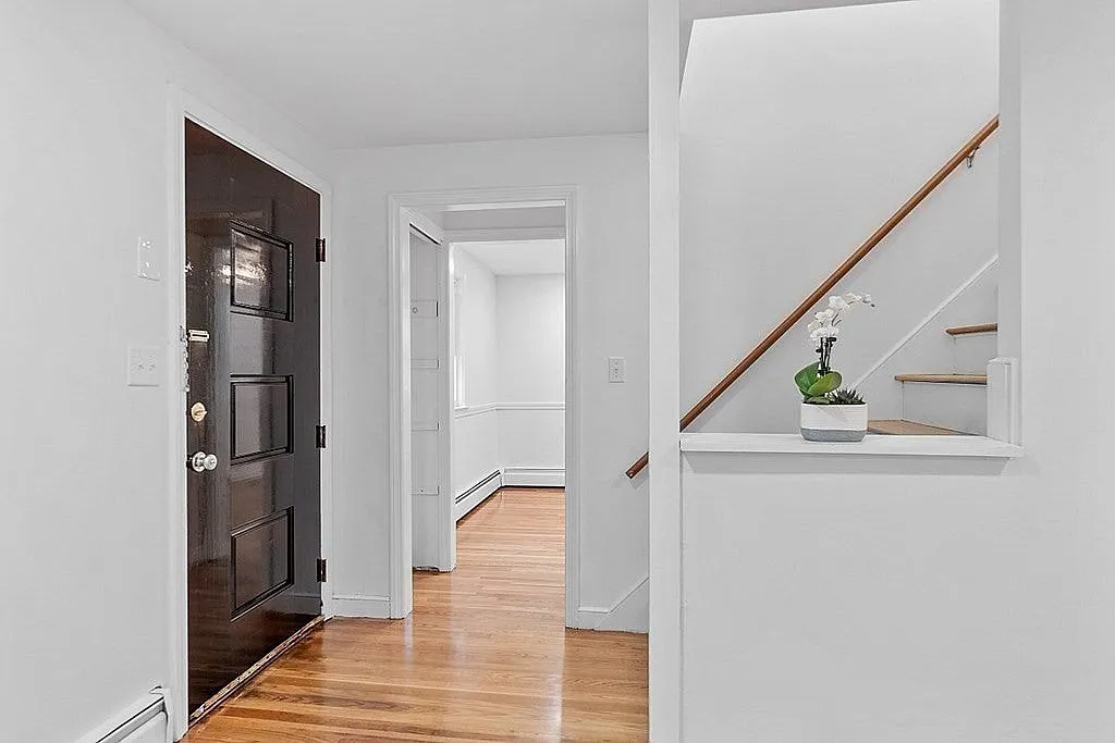 4 bed, 2.5 bath, 1408 sqft, $4,500 — Photo 4