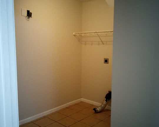 5th image of 265 Lone Oak Dr