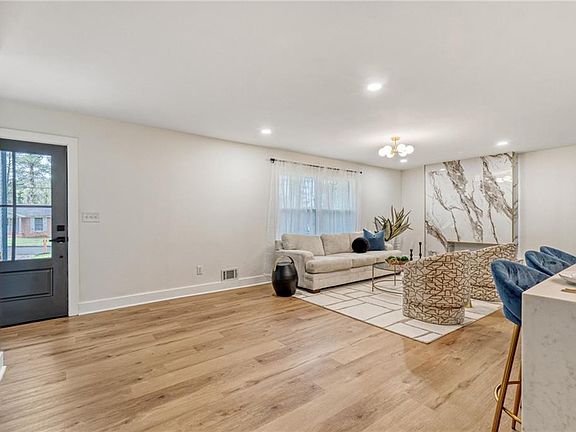 4th image of 3045 Weslock Cir