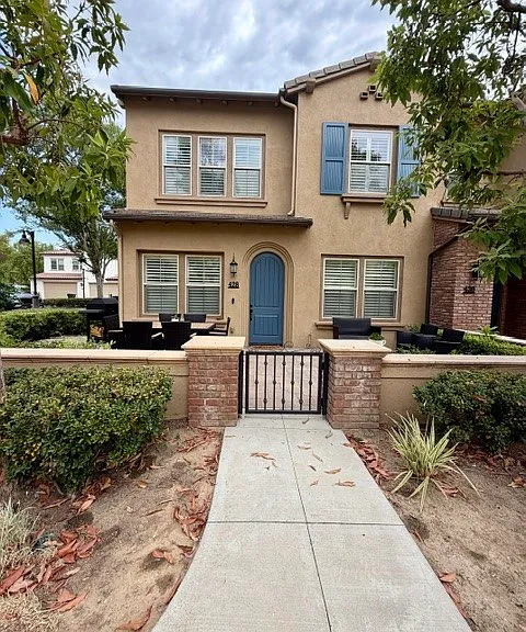 428 Campestre Ln — Photo 1
