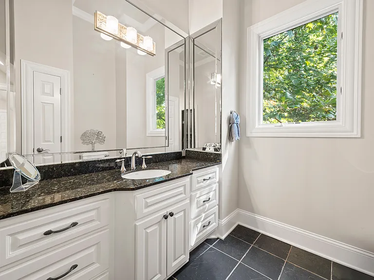 937 Travelers Ct — Photo 4