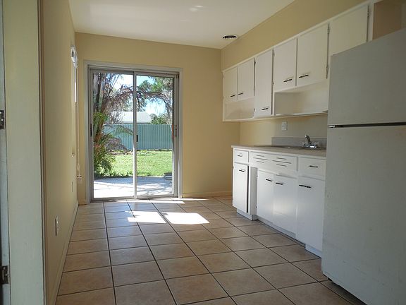4th image of 1044 Pineview Pl