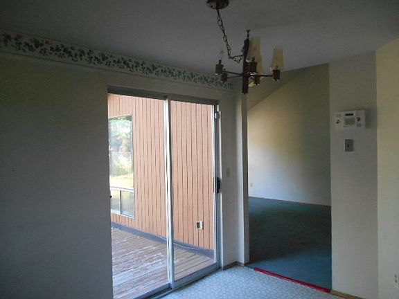 4th image of 922 30th St NE