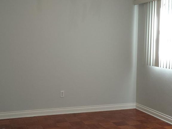 4th image of 484 Dunemere Dr