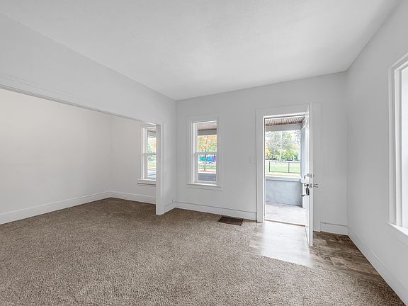 3rd image of 1017 Bemis St SE