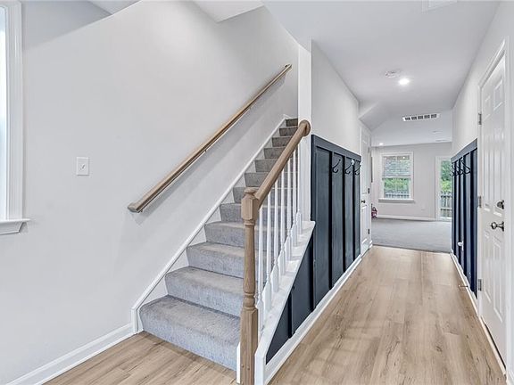 4th image of 208 Bulkhead Place