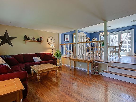 4th image of 112 Castlewood Trl