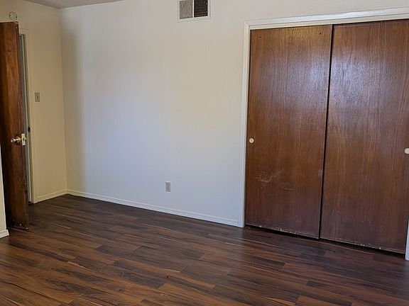 5th image of 510-512 Valencia Dr SE #C
