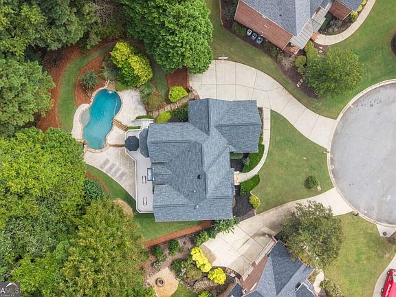 3rd image of 246 Cedarhurst Dr