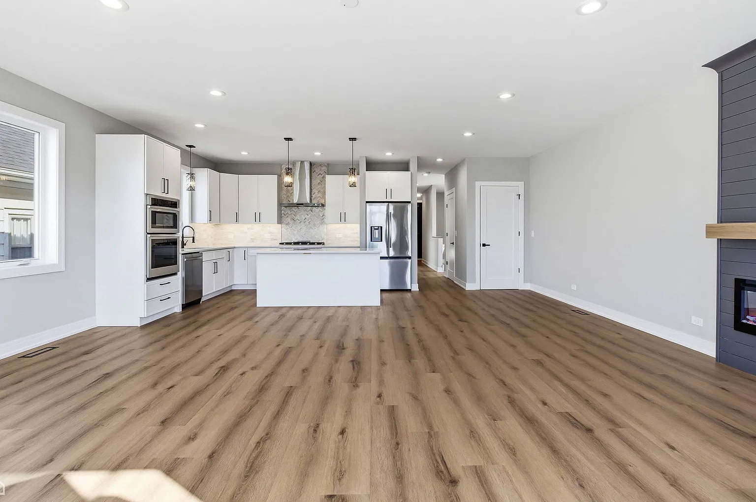 3 bed, 3.5 bath, $5,150 — Photo 4