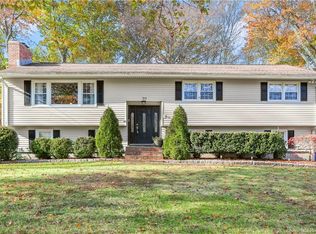33 Garnet Rd, Trumbull, CT 06611