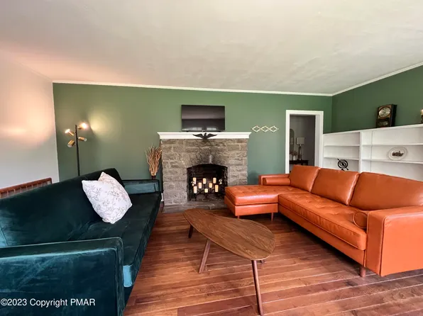 210 Cherry Ln, Cresco, PA 18326