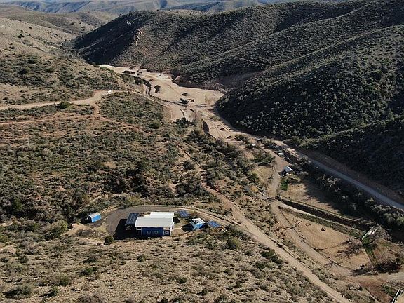 3rd image of 2062 E HORSESHOE SPRINGS Road