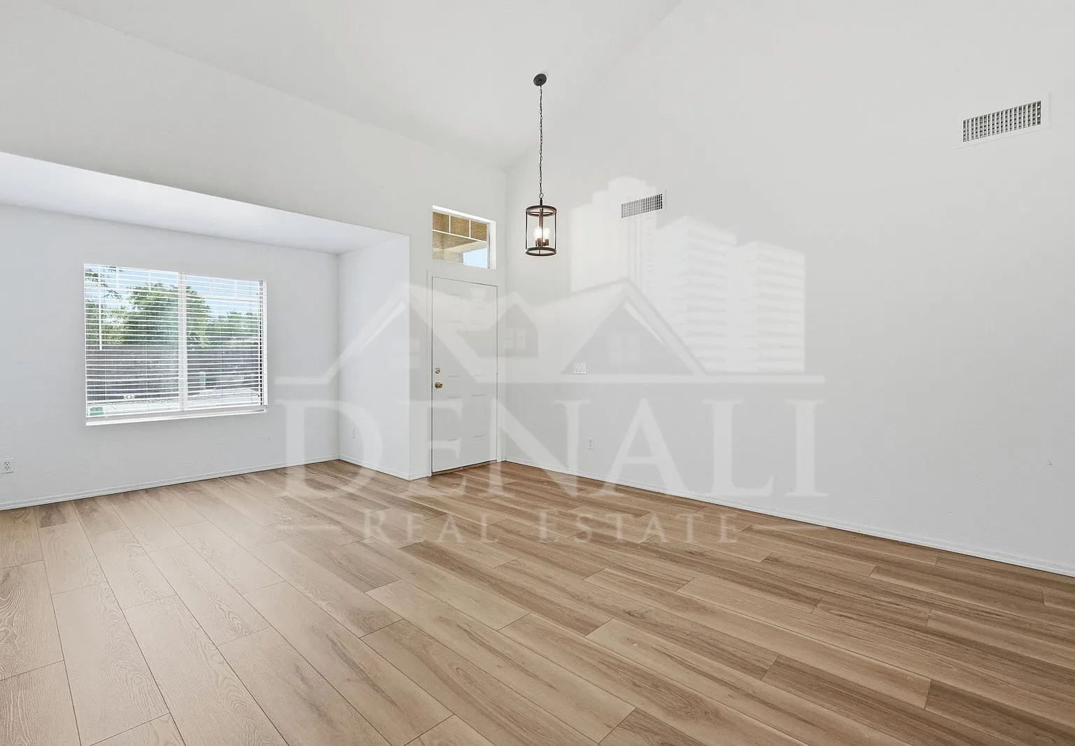 4 bed, 2.5 bath, 2145 sqft, $2,095 — Photo 3