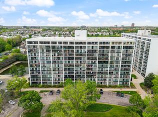 2015 S Finley Rd APT 302, Lombard, IL 60148