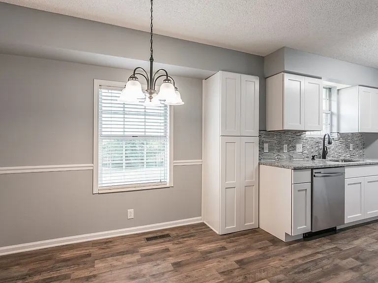 5216 Roxborough Dr — Photo 8