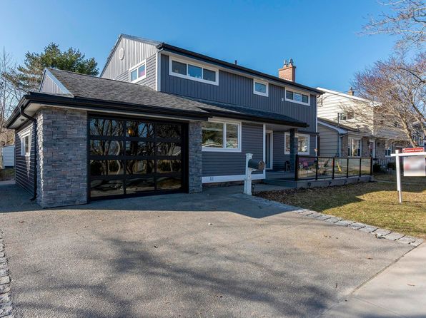 7062 Royal Pine Ave, Halifax, NS B3L 2G1