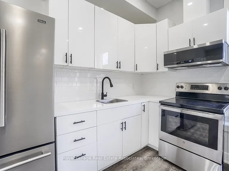 39 Welland Ave S #1 — Photo 9