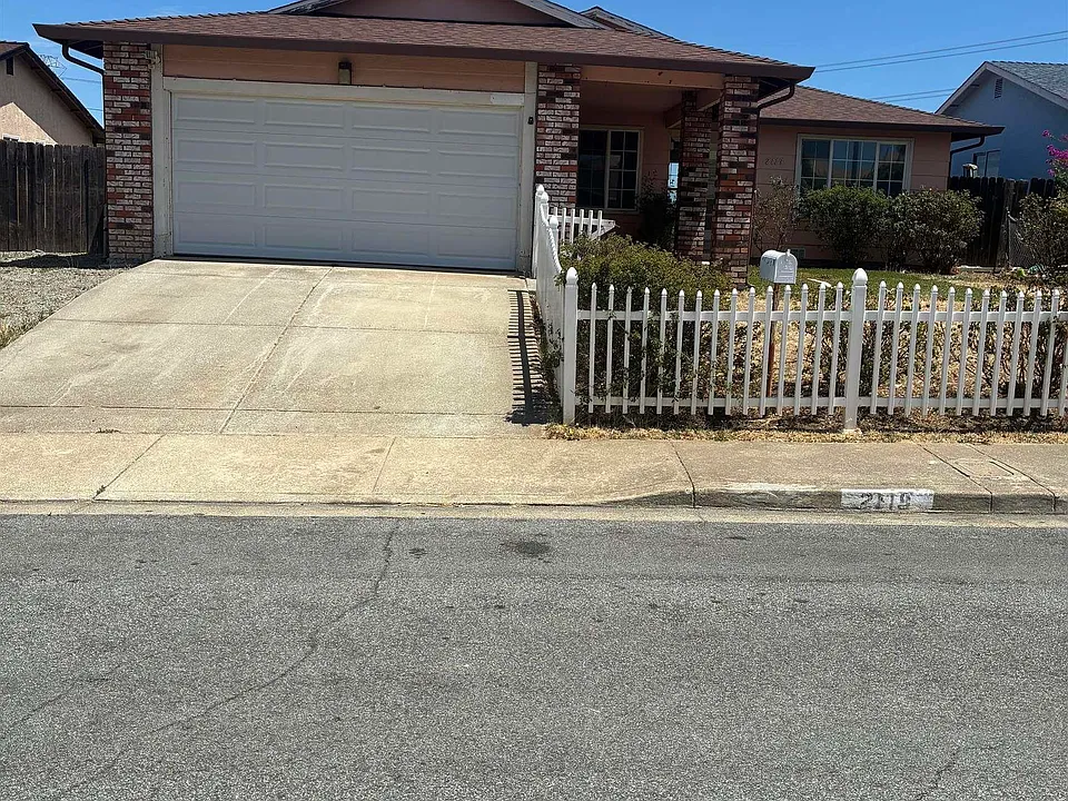 2119 Sugartree Dr