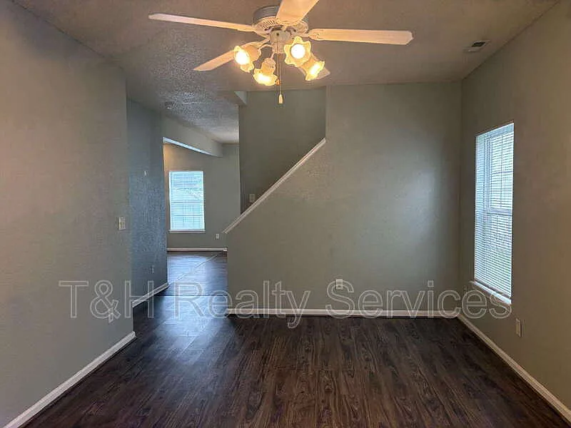 3 bed, 2.5 bath, 1992 sqft, $1,850 — Photo 4