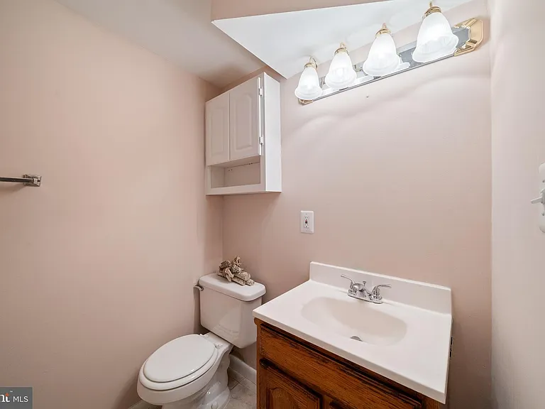 1103 Burwick Dr — Photo 12