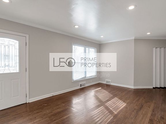 3rd image of 751 Yale Pl SW