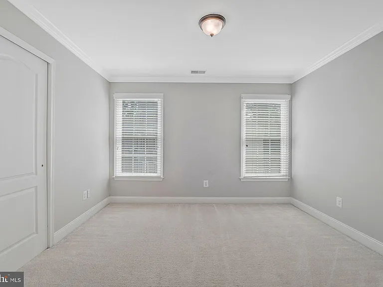 5834 Seven Pines Ct — Photo 35