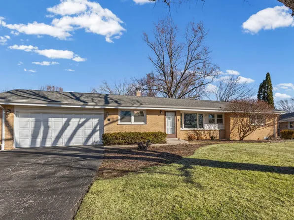 103 Coldren Dr, Prospect Heights, IL 60070