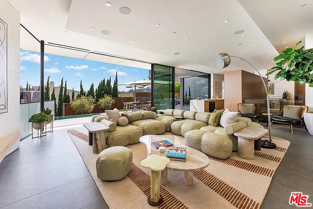 5 bed, 7.0 bath, $50,000 — Photo 3