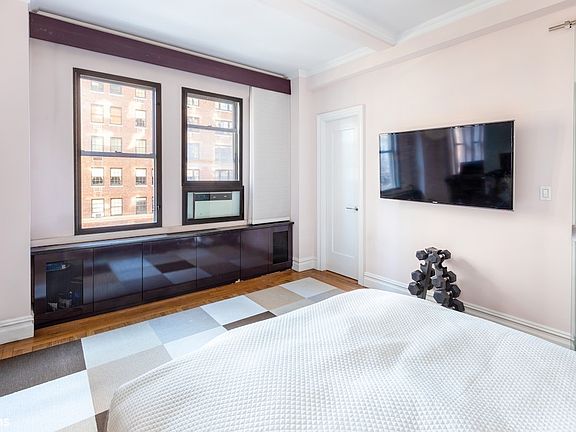 4th image of 157 E 72nd St APT 5I