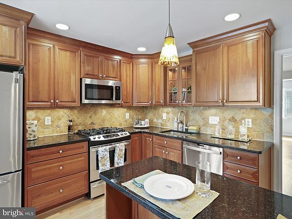 5th image of 1546 Westmoreland St
