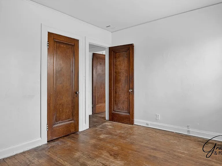 10343 - 10345 Crocuslawn St - Pura Vida Properties — Photo 12