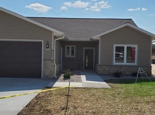 402 Louis Ln, Baraboo, WI 53913