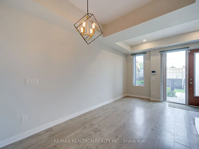 1050 Portage Pkwy #Townhouse 33 — Photo 17