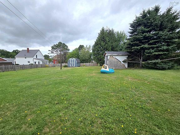 3rd image of 32 Poplar St