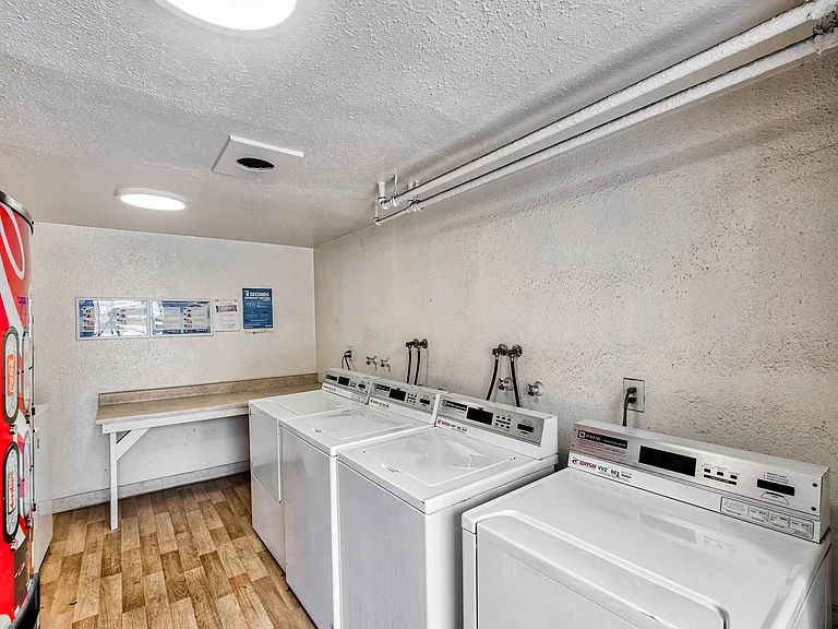 Serrano Apartments — Photo 50