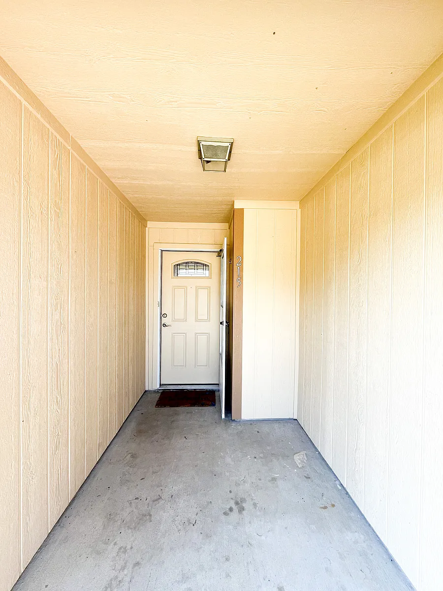 Building Photo - 215 Wagontrain Cir