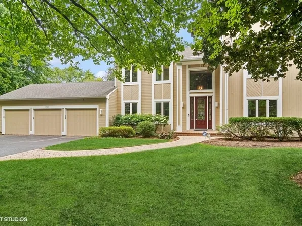 5527 Old Wood Ln, Long Grove, IL 60047