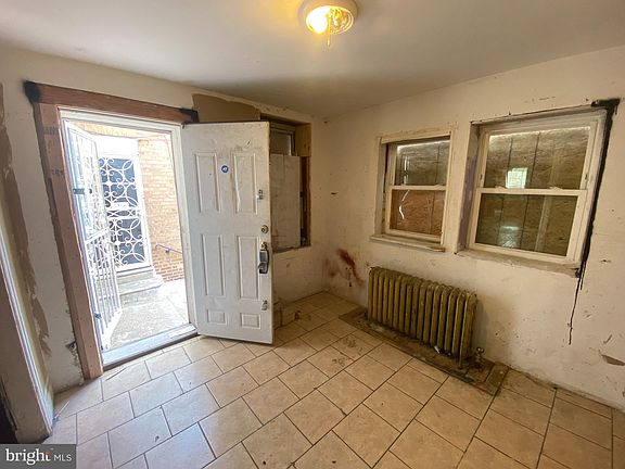 3rd image of 6435 Chelwynde Ave