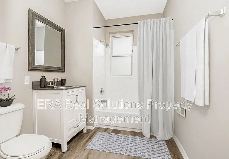 979 Burton Ave — Photo 11