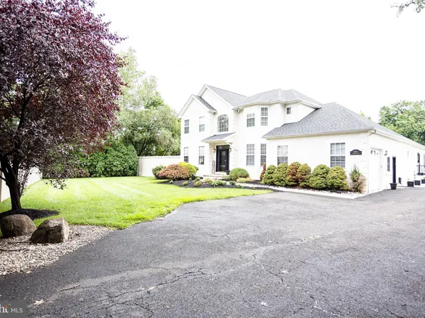 4924 Convent Ln, Philadelphia, PA 19114