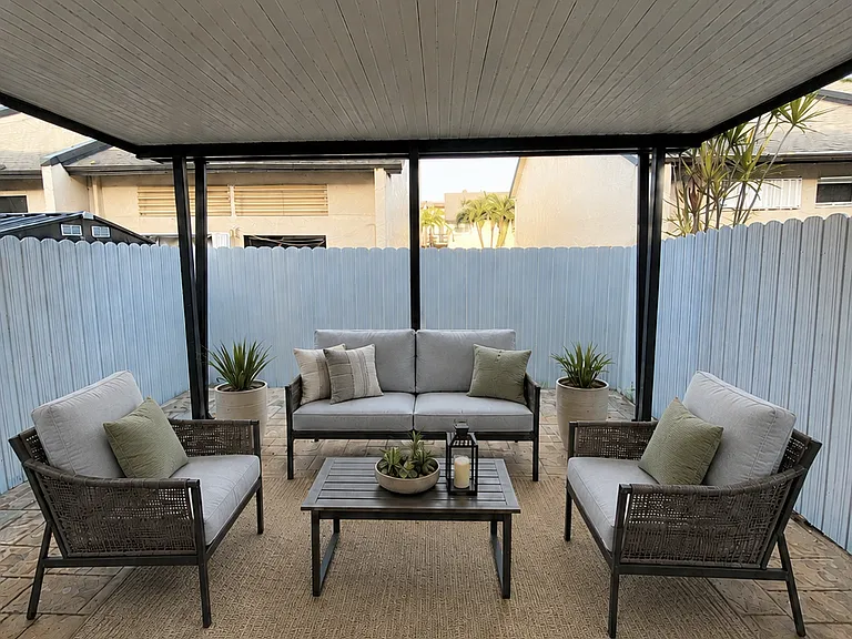 Patio / Furniture