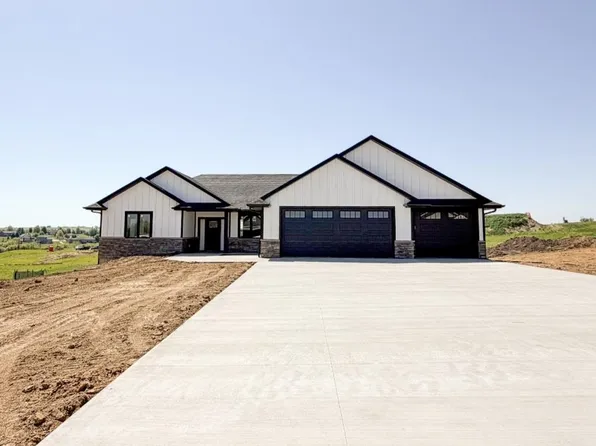 14368 Keegan Ct, Dubuque, IA 52002